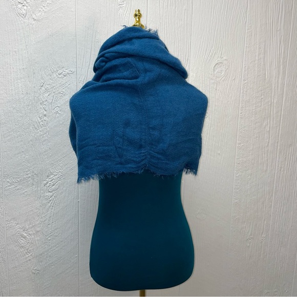 Free Press Blue Infinity Scarf! - Picture 3 of 5